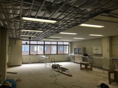 2021.9.27 床・天井を張替え中